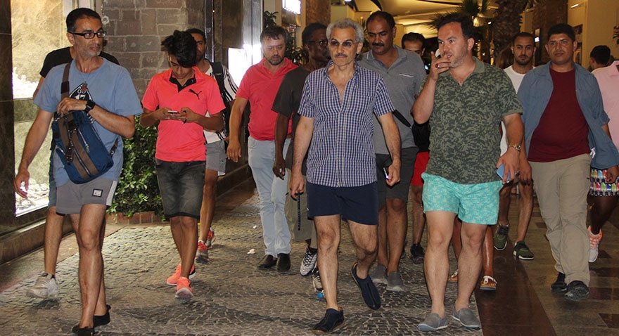 Talal şu an Bodrum'da tatilin keyfini sürüyor. Dünyanın en zengin Arab'ı olmasına rağmen Talal çok da tanıdık bir figür değil.