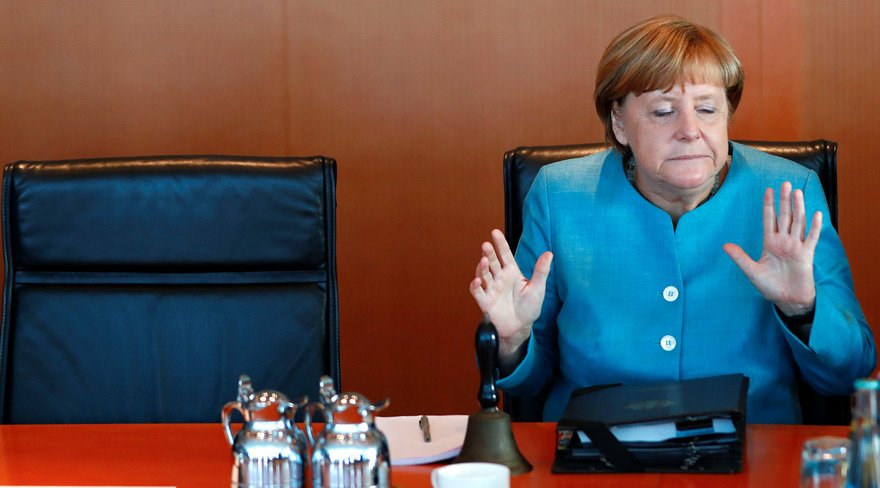 Merkel seçim öncesi bozuk plak gibi