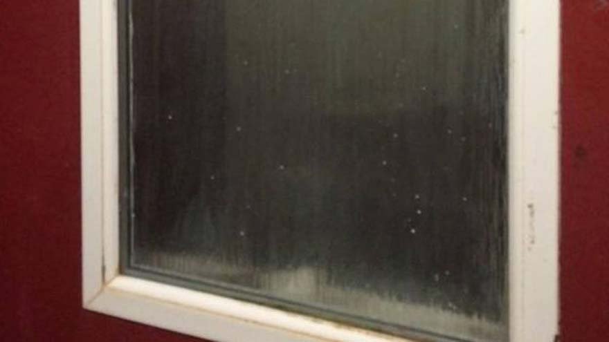 Krizin öznesi, iki camın arasında düştüğü yerde 