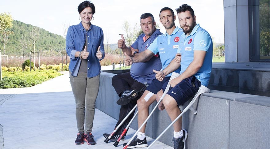 “HERKES A TAKIMINDAN UMUDU KESTİ, SİZİ KONUŞUYOR” Avrupa Şampiyonu Ampute Milli Futbol Takımı oyuncuları, “Bizi lütfen A Milli Takım’la kıyaslamayın” çağrısında da bulundu.