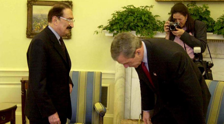Fotoğrafta ABD Başkanı George W. Bush'la görülen merhum Başbakan Bülent Ecevit, saygı gösterilen bir devlet adamıydı