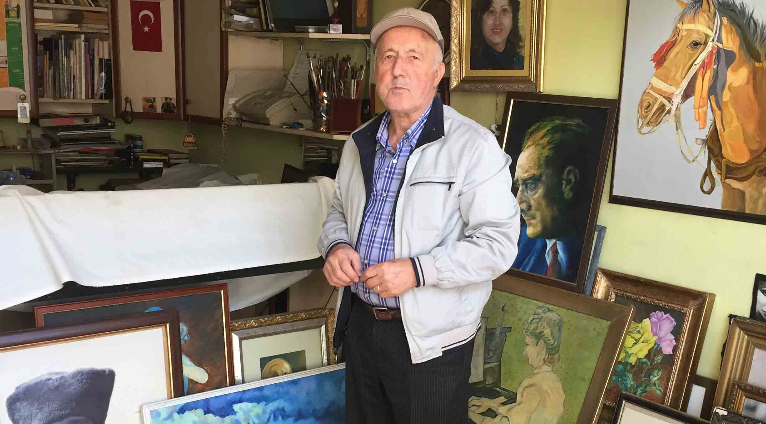 50 yıldır mahallede yaşayan ressam sanatçı