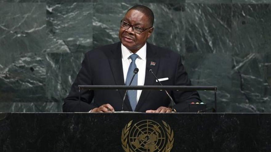Malavi Devlet Başkanı Peter Mutharika, saldırıların gerçekleştiği bölgeleri ziyaret ederek cinayetleri aydınlatma sözü verdi. // Foto: Reuters 