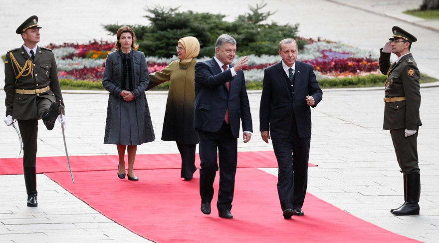 Ukrayna Cumhurbaşkanı Petro Poroşenko eşi Maryna Poroşenko Erdoğan'ı karşıladı..