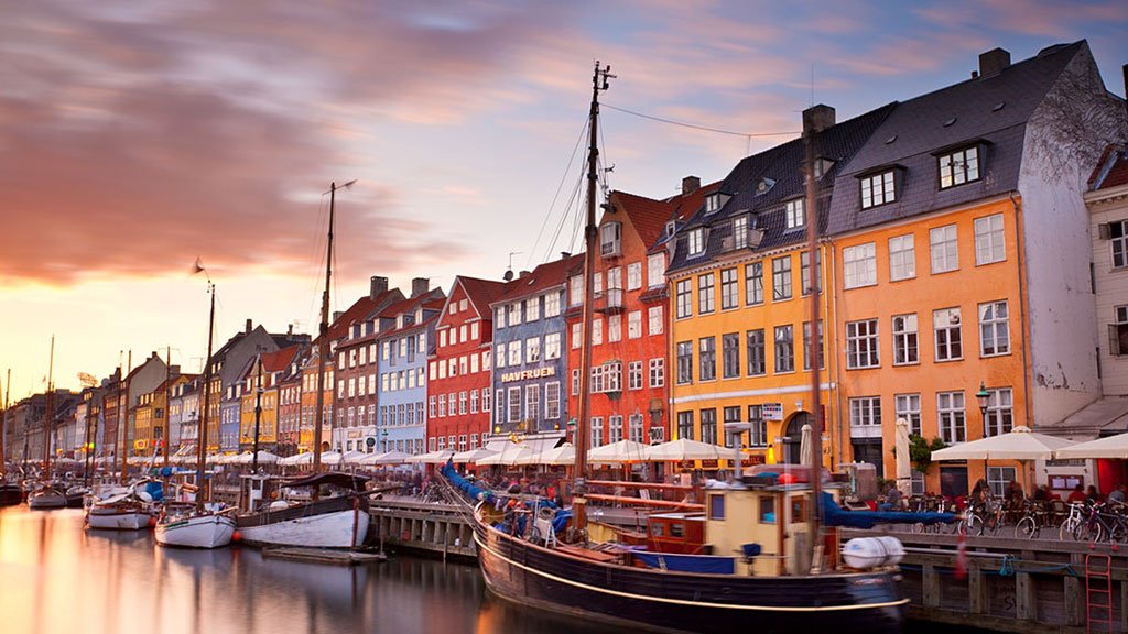 Listenin zirvesinde yer alan Kopenhag, rapor içerisinde temiz enerjiye yatırım yapılan şehir olarak yer alıyor.