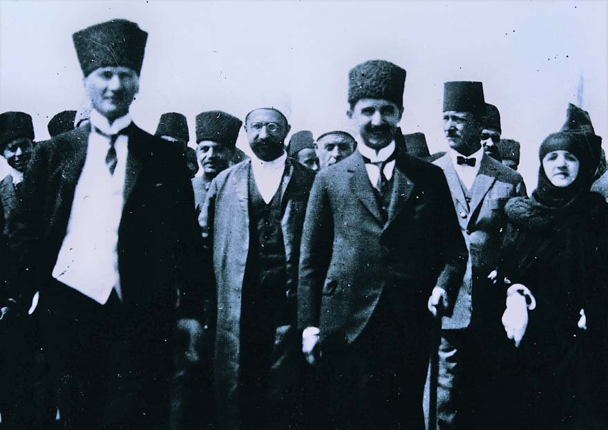 Lozan dönüşü İsmet Paşa’yı Atatürk karşılamıştı.
