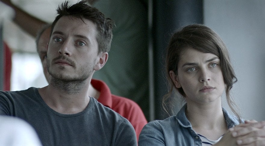 Ali, burada geçmişine dair izleri arayacaktır. Bosna’da yaşamını sürdüren Hana ise onu bu yolculuğunda yalnız bırakmayacaktır.