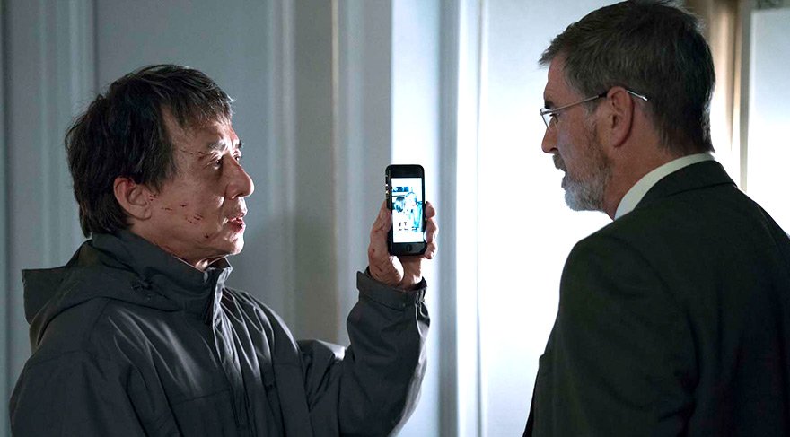 Kızını bir patlama sonucunda kaybeden Vietnam göçmeni baba Quan Ngoc Minh, İngiliz yetkililerden, özellikle Liam Hennessy'den bombacıların kimlikleri konusunda yardım ister.