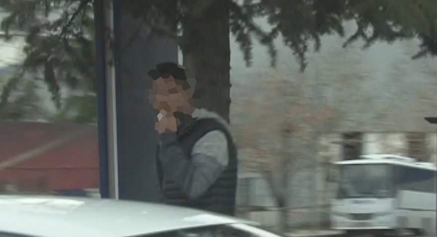 İsmini vermek istemeyen güvenlik görevlisi iki aydır maaşını alamadığını söyledi.