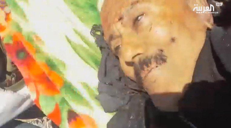 Yayınlanan videolarda kafası kanlar içinde kalan Salih'in cansız bedeninin bir çarşafa sarılarak taşındığı görülüyor.