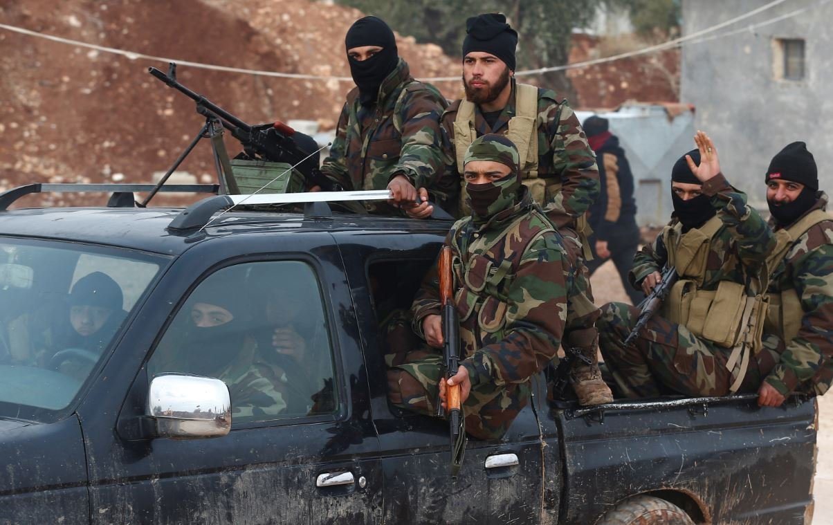 Reuters, Afrin'e giden Özgür Suriye Ordusu'nu böyle görüntüledi.