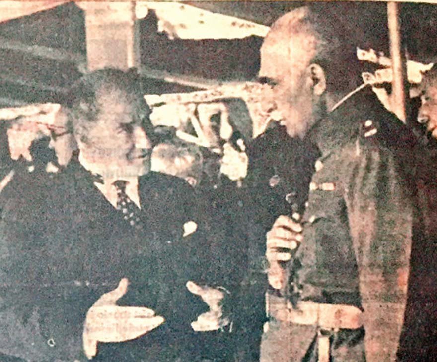 Atatürk, İran Şahı Rıza Pehlevi’yi kabul ediyor. (27 Haziran 1934) 