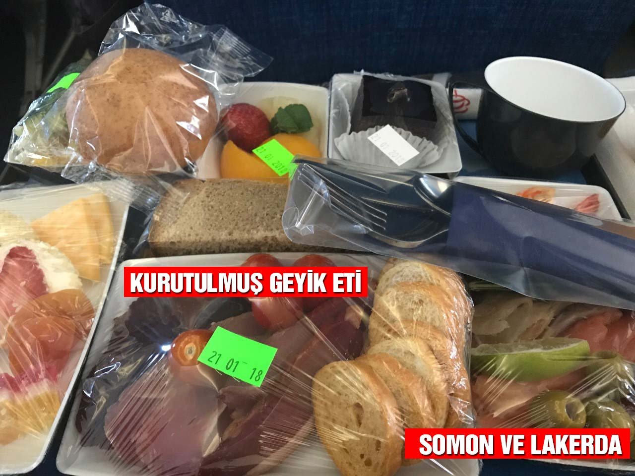 Sibirya'ya hareket eden uçakta servis edilen bazı ön yemekler kimilerinin midesini zorlayabilir. 