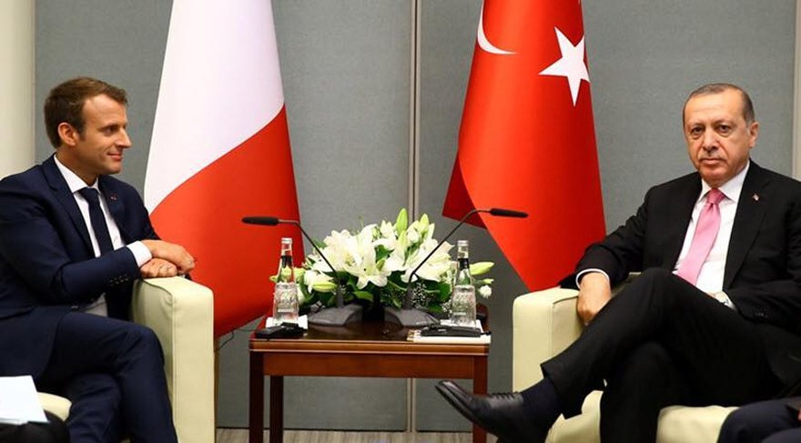 Cumhurbaşkanı Erdoğan, Fransa'da Macron ile bir araya geldi
