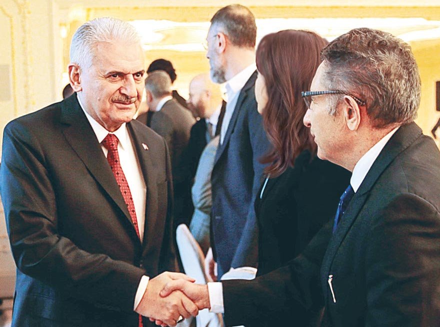Başbakan Yıldırım, Vahdettin Köşkü'nde medya kuruluşu temsilcileriyle bir araya geldi. Toplantıya gazetemiz genel yayın yönetmeni Metin Yılmaz da katıldı.