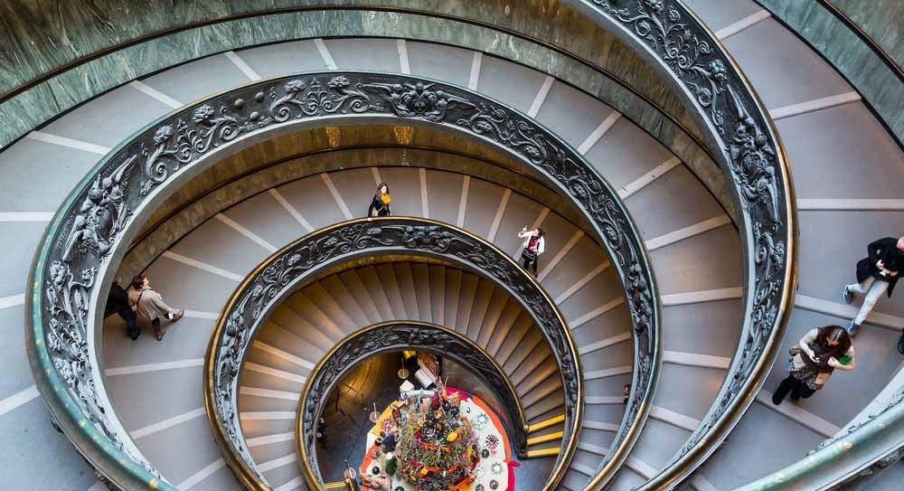 Vatikan Müzesi'nin ünlü spiral merdivenleri. Fotoğraf: Shutterstock