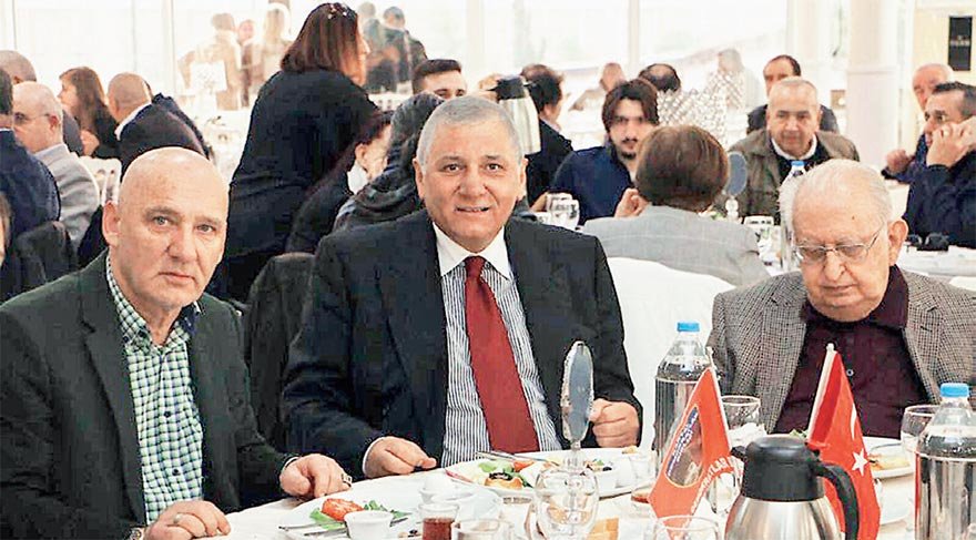 CİNDORUK VE SÖYLEMEZ ONUR KONUĞU OLDU Milli Merkez Başkanı Hüsamettin Cindoruk ve Milli Merkez Ankara Temsilcisi Ufuk Söylemez, İstanbul’daki toplantının onur konuğuydu.