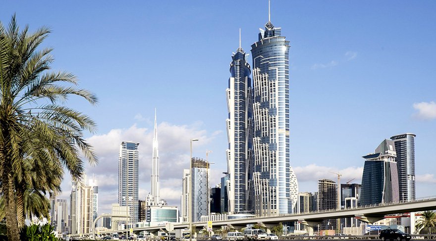 JW Mariott Otel'in boyu 355 metre.