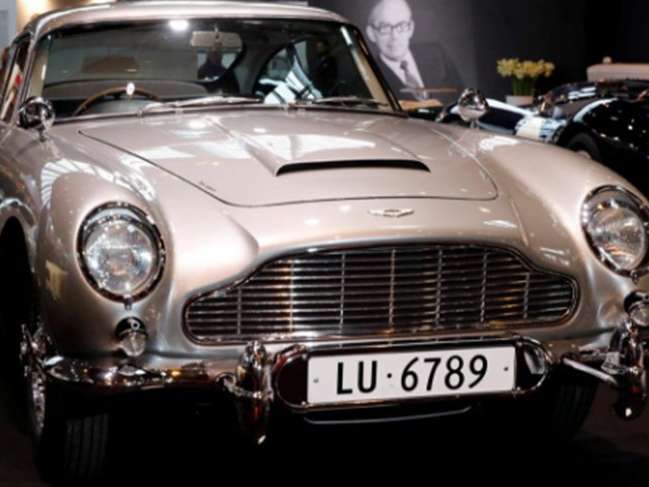 James Bond'un otomobili satılıyor