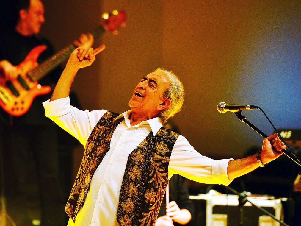 Edip Akbayram'dan konser zinciri