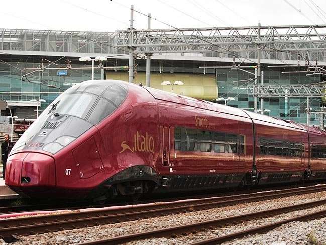 İtalya'da ilk özel hızlı tren seferleri başladı