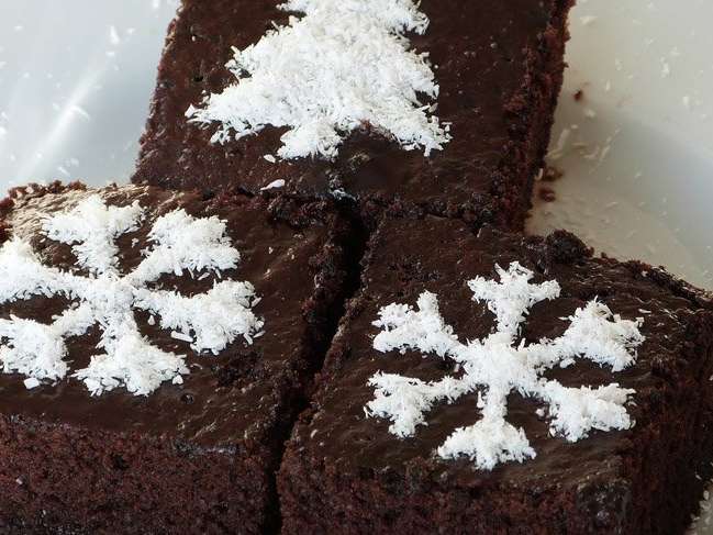 Kakaolu ıslak kek nasıl yapılır? İşte tatlı krizinize son verecek kakaolu ıslak kek tarifi!