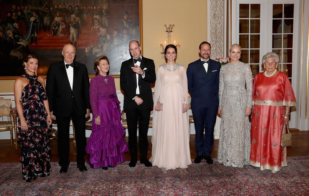 İngiltere Prensi William Cambridge Düşesi Kate Middleton, Norveç Prenses Martha Louise, V. Norveç Kraliçesi Sonja, Norveç Kralı Prens Haakon, Norveç Kraliyet Prensesi Mette-Marit ve Norveç Prenses Astrid...