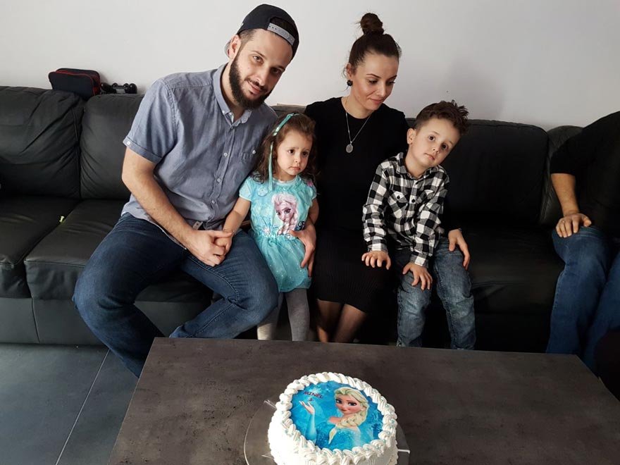 Murat Öztürk, eşi Filiz, oğlu Mert ve kızı Minel ile birlikte...