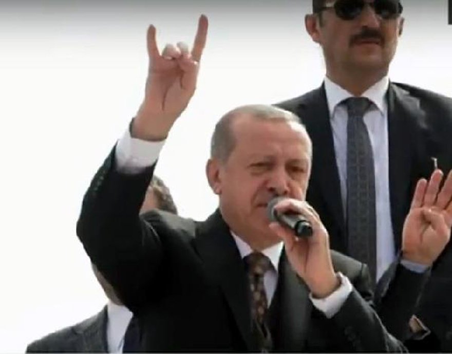 Erdoğan, Mersin’de halkı böyle selamlamıştı. 