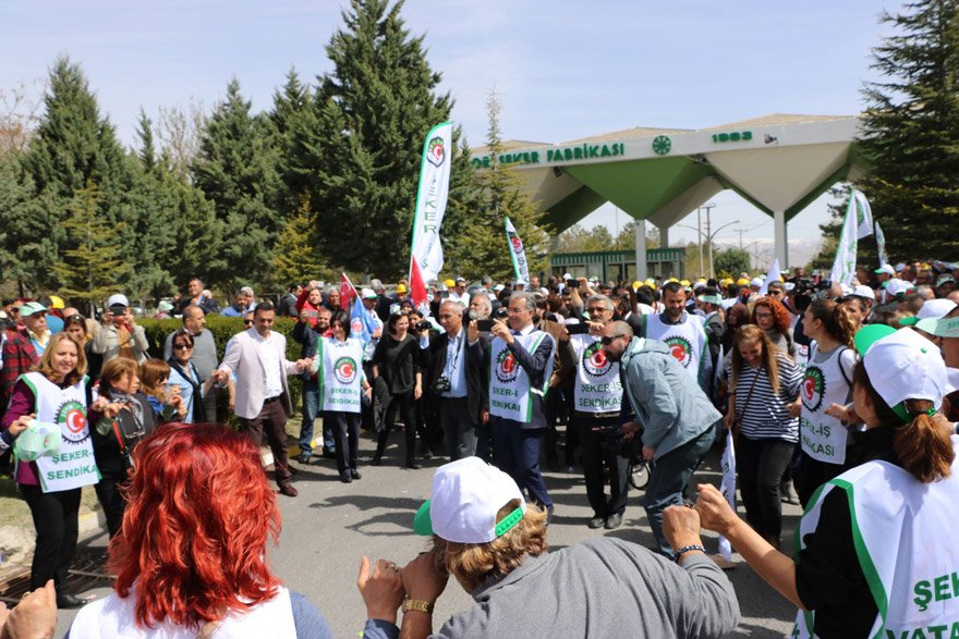 Bor Şeker Fabrikası’nda düzenlenen mitinge CHP’li milletvekilleri, İYİ Parti ile Saadet Partisi yöneticileri ve işçiler katıldılar.