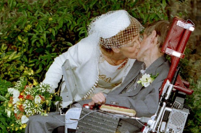 Hawking ve ikinci eşi Elaine Mason'ın 1995'teki düğününe ait bir fotoğraf.