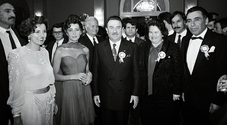 Milliyet gazetesinin 40. yıl kutlamaları. En sağda Aydın Doğan Fotoğraf: Depo Photos Yıl: 1990 