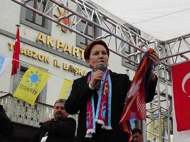 Akşener AKP binası önünden seslendi: Gelin bu yanlıştan dönün