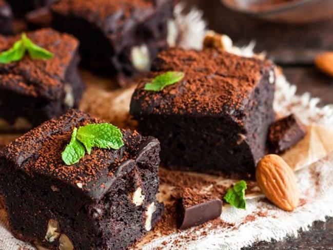 Brownie nasıl yapılır? İşte tatlı krizlerine son veren (Islak kek) Brovni tarifi!