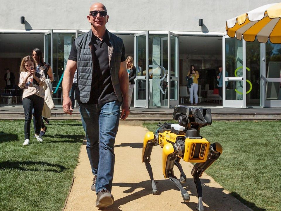 Bezos'un robot köpeği olay oldu