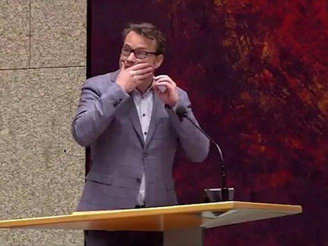 Hollanda Parlamentosu'nda intihar girişiminde bulundu