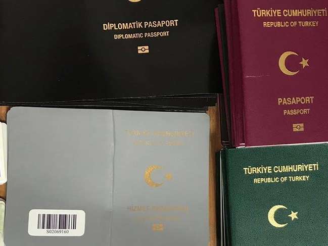 Göçmen operasyonunda FETÖ  pasaportları