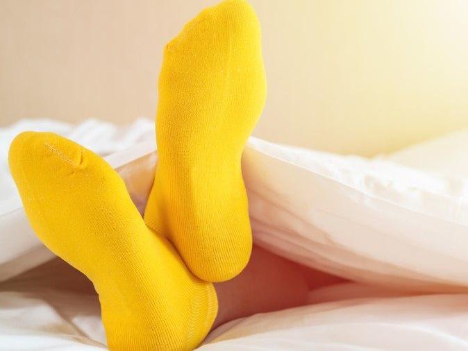 Çorapla uyuyanlar bu habere dikkat! Ayaklarınızı sıcak tutarken farkında olmadan sağlığınızdan olmayın