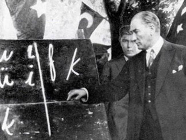 Atatürk’e ‘katil’ diyen kitabı öğrencilere ev ödevi olarak verdiler