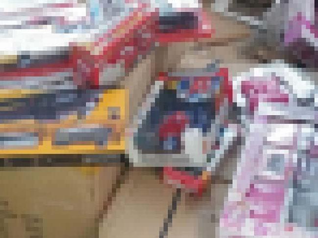 Kanserojen içerikli 25 bin kaçak oyuncak ele geçirildi
