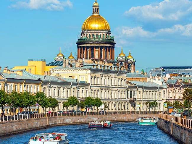 Benzersiz barok mimarisi ile St. Petersburg