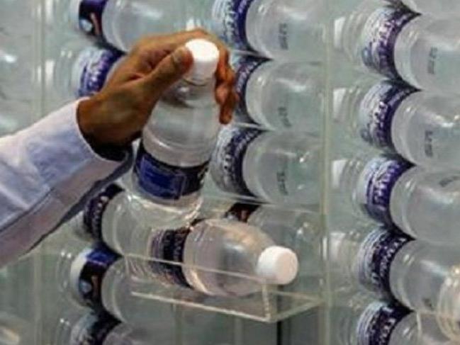 Dünyayı hayrete düşüren haber: Plastik şişe sularda büyük skandal!