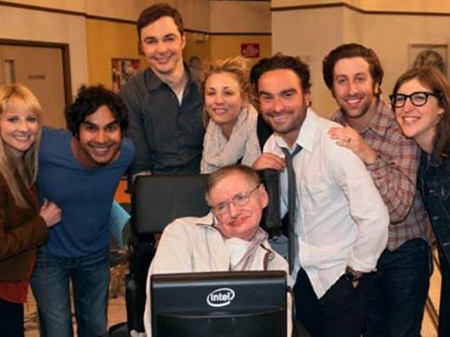 Stephen Hawking, Türkiye'de de yayınlanan dizinin konuğu olmuştu