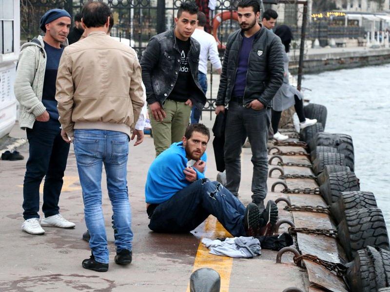 Beşiktaş'ta boğulmak üzere olan Suriyeliyi tur teknesinde çalışan Suriyeli kurtardı