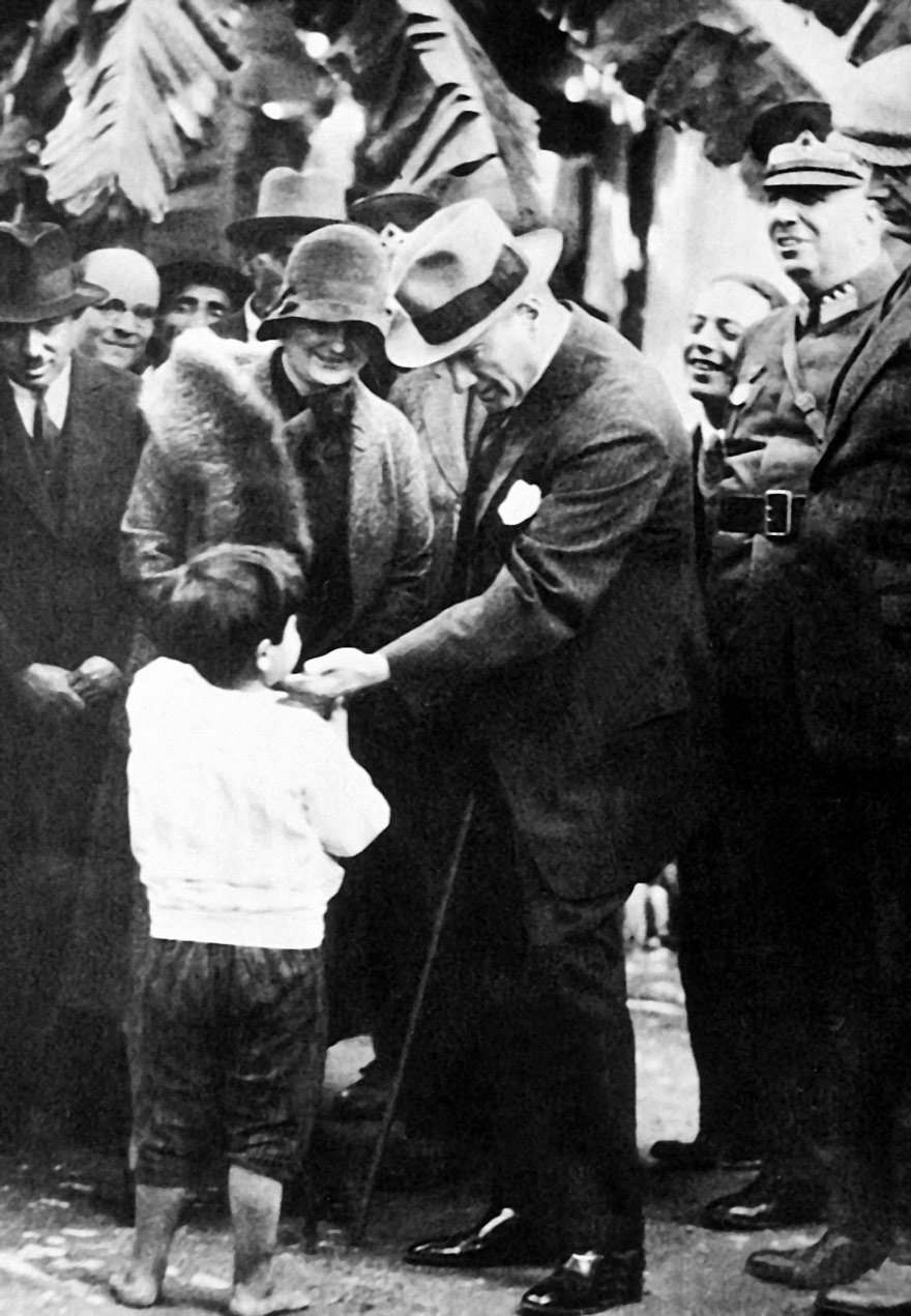 Atatürk çocukları çok severdi. 