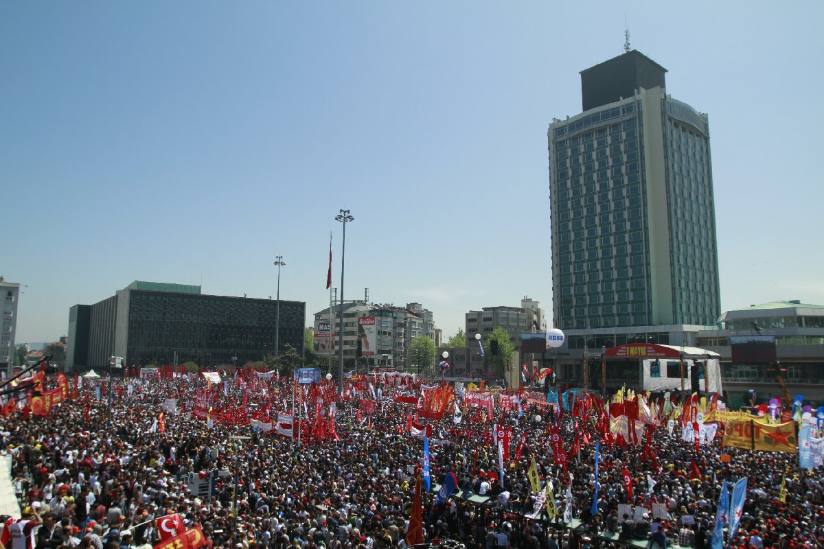 Taksim'de 1 mayıs kutlamaları