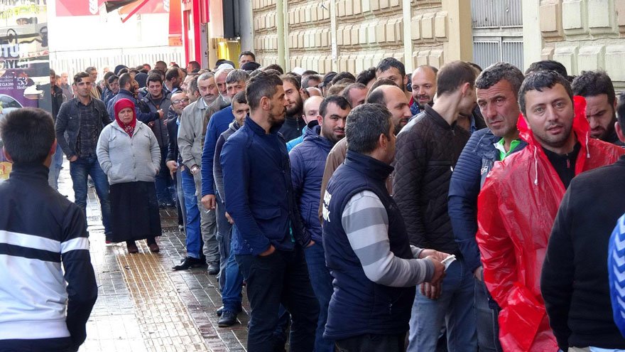 Türkiye’de işsiz sayısı resmi rakamlara göre 3.5 milyonu aştı.