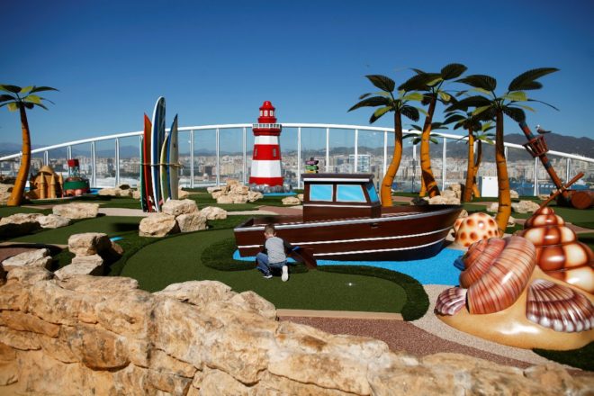Geminin içinde çocuklar için dev bir oyun parkı da bulunuyor.
