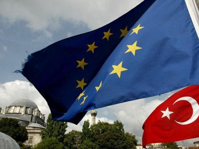 Avrupa Komisyonu: Türkiye AB'den dev adımlarla uzaklaştı
