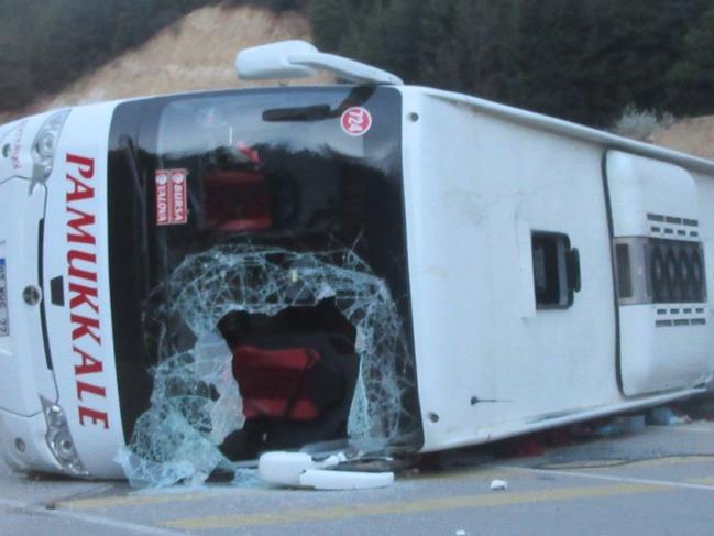 Afyonkarahisar’da otobüs devrildi, 1 ölü, 20 yaralı